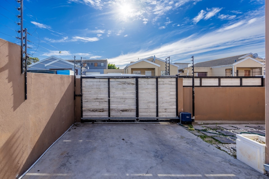 6 Bedroom Property for Sale in Silwood Heights Western Cape